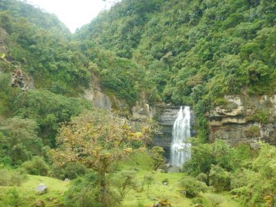 Cascada-Sueva-lejos-400x300