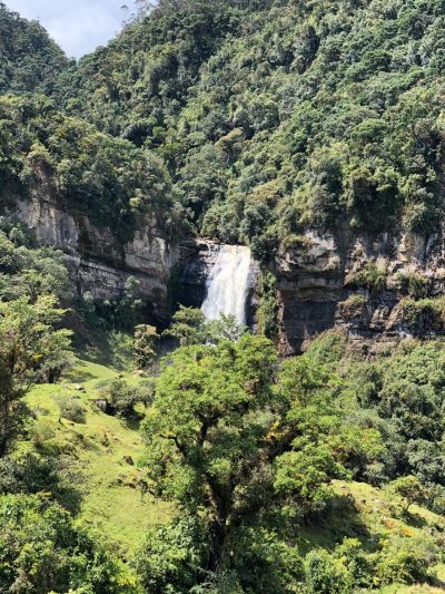 Vista-cascada-Sueva-x-las-fincas-400x533